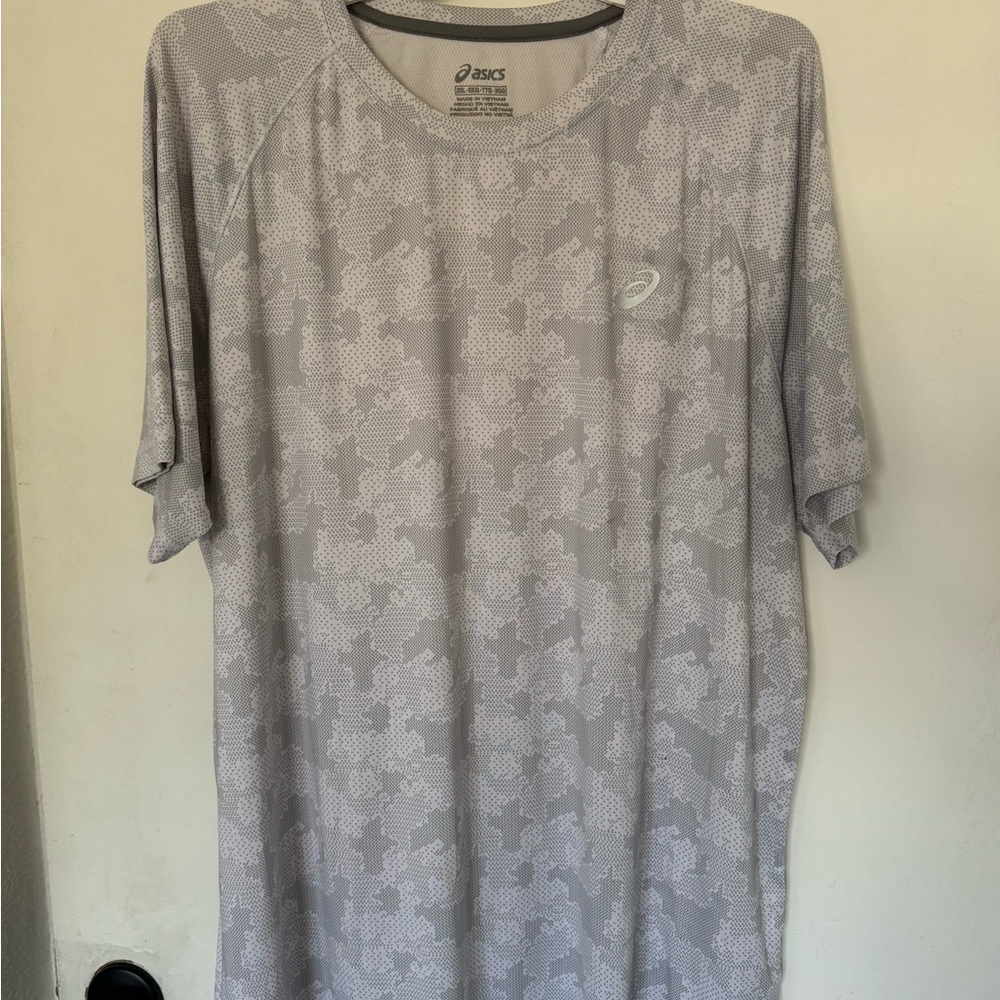Asics Gray Short Sleeve Tee with Subtle Geometric Design